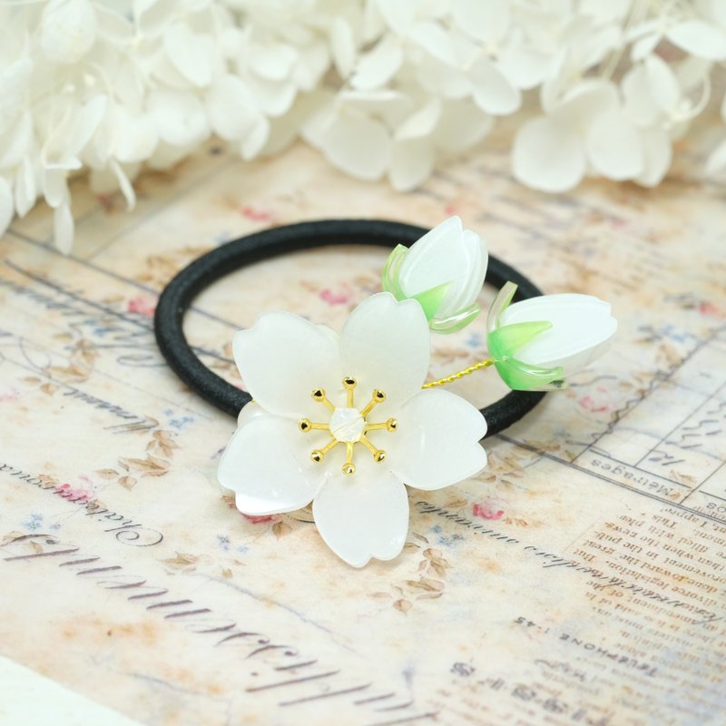 櫻花花蕾髮圈 -白色-【等待自己的春天】 - 髮夾/髮圈 - 樹脂 白色