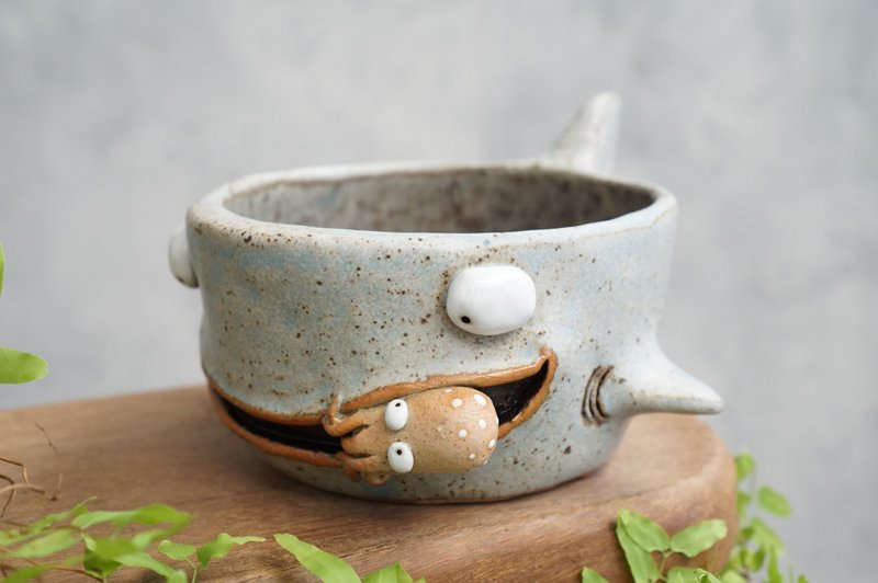 Shark pot , Shark plant pot , Handmade ceramics , pottery - 花瓶/花器 - 陶 藍色