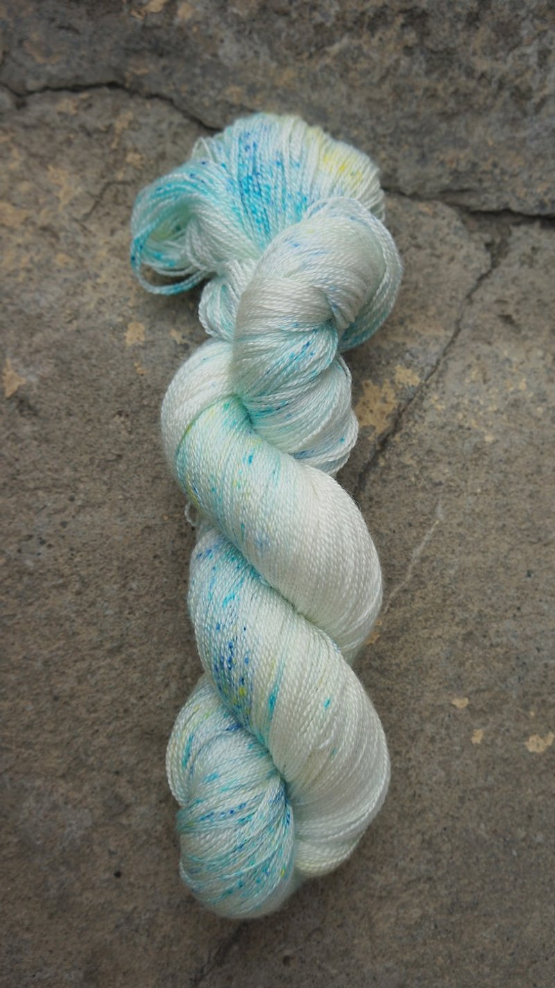 手染蕾絲線。雪碧 (55 BFL/45 Silk) - 編織/羊毛氈/布藝 - 絲．絹 
