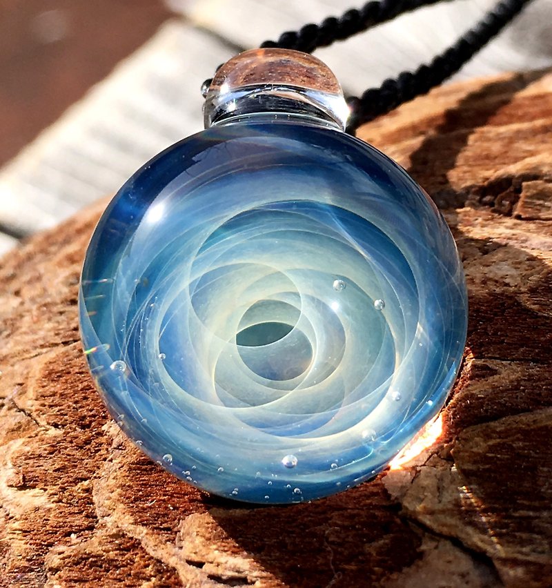 boroccus  The illusion whirlpool design  Thermal glass  Pendant. - Necklaces - Glass Blue