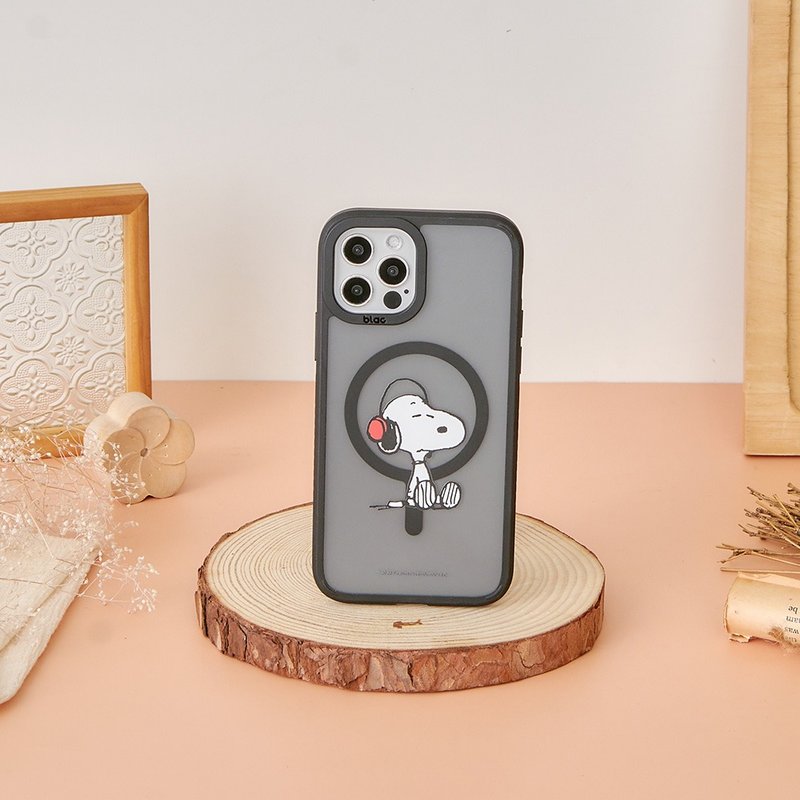 SNOOPY史努比 聽音樂極光霧透MagSafe iPhone手機殼 - 手機殼/手機套 - 塑膠 多色