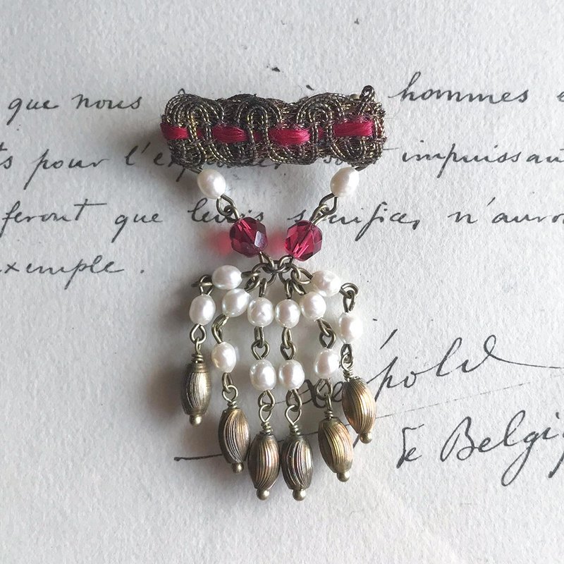カーテンコール  Brooch long pink red - 胸針 - 聚酯纖維 紅色