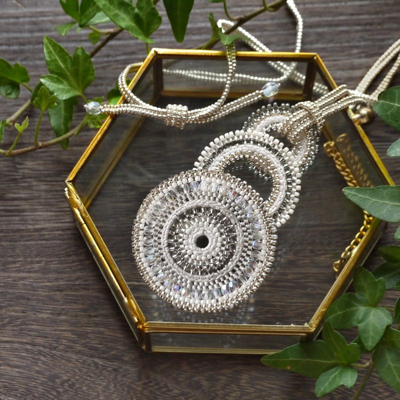 Glass Beaded Necklace, Long, Silver color, Shape imaged Three Wheels - สร้อยคอ - แก้ว สีเงิน