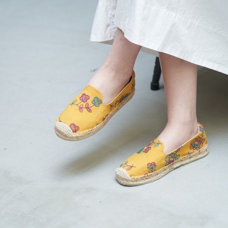 手作草編鞋-日本刺繡緹花布 黃刺繡緹花 Espadrilles - 女休閒鞋/帆布鞋 - 棉．麻 黃色