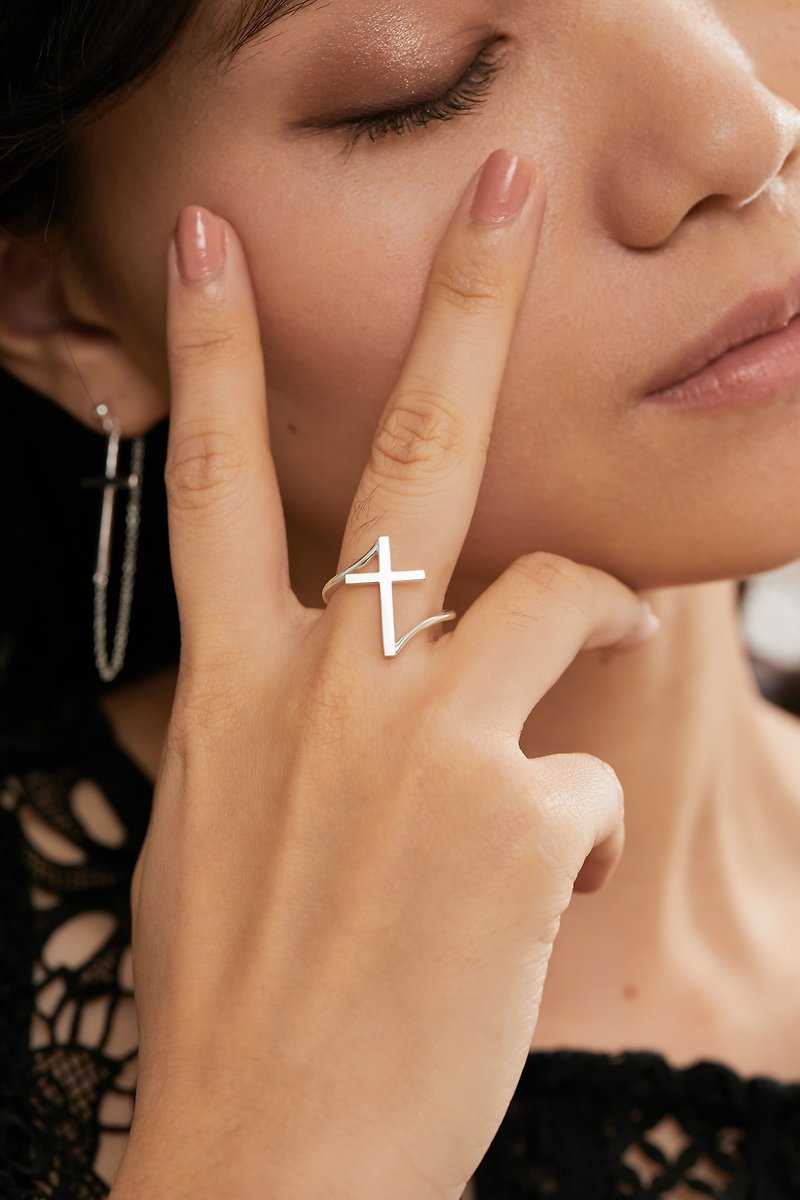 我們愛  十字架直立純銀戒指 - 戒指 - 其他金屬 銀色