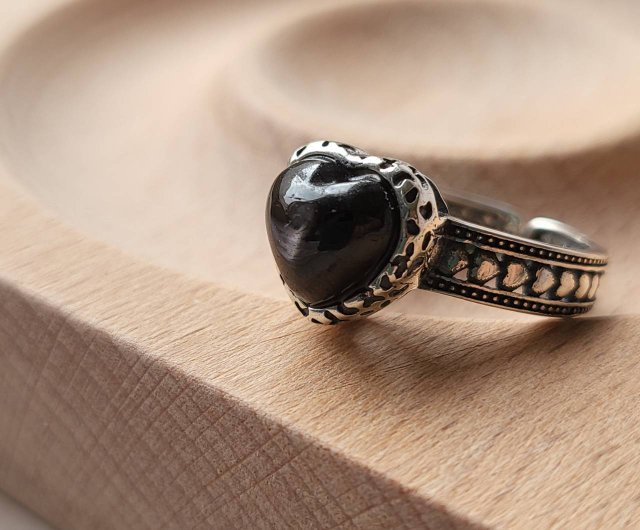 Lucky hot sale stone ring