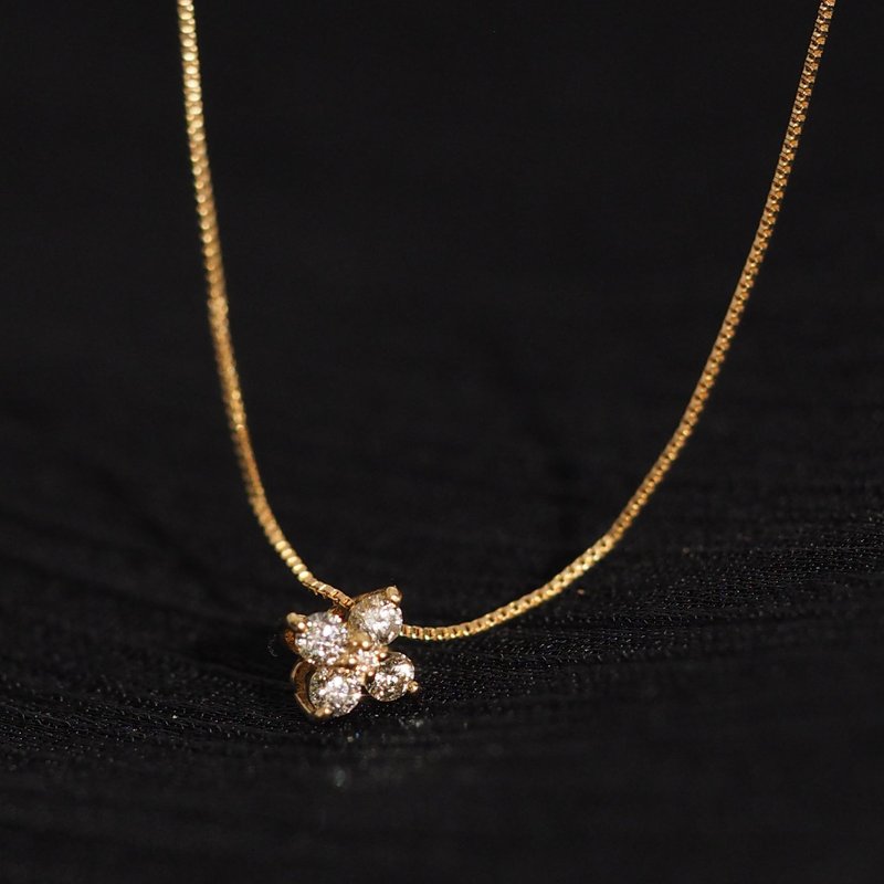 18K金鑽石三葉草項鏈 18K Gold The Diamond Clover Necklace - 項鍊 - 貴金屬 