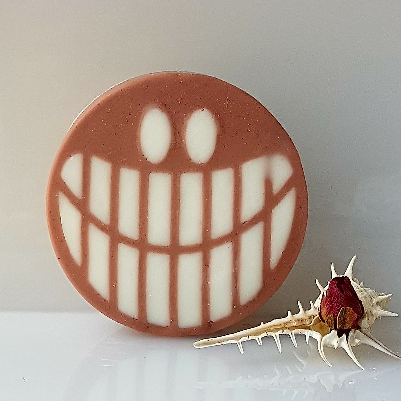 Big Smile Smiley Face - handmade soap - สบู่ - วัสดุอื่นๆ สีแดง