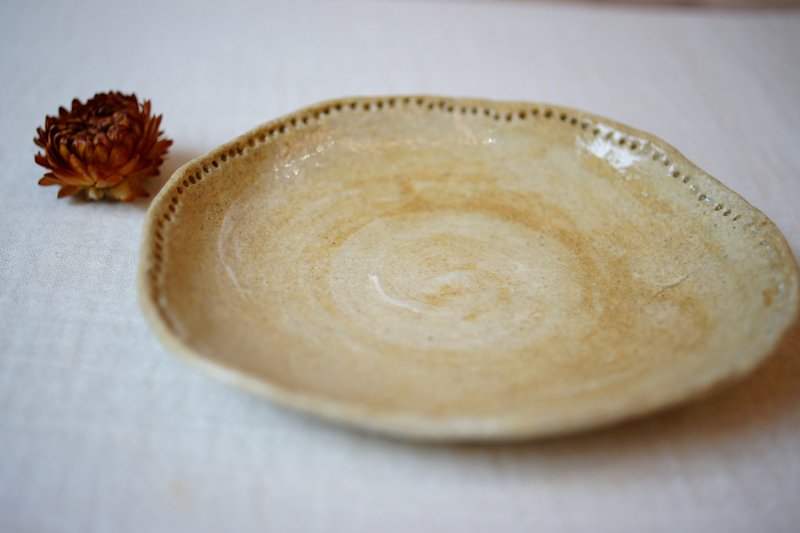 手びねり粉引小皿 Ø 12cm デザート皿 コーヒー皿 ソース皿 漬物皿 小皿 - 小皿 - 陶器 ブラウン