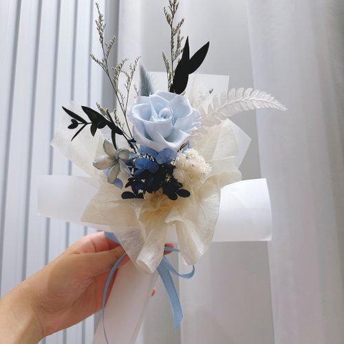 。。。Miss Flower。。。 永生韓式花束-嬰兒藍。情人節花束。生日花束。求婚花束(贈提袋)