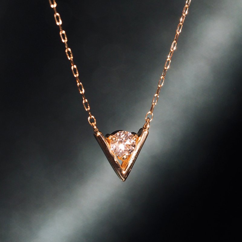 18K鑽石V形項鏈 18K Gold Diamond V Necklace - 項鍊 - 貴金屬 