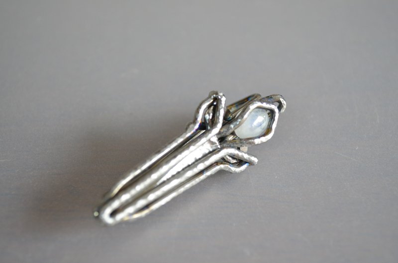 Titanium tie bar・Gr5・６４チタン製ネクタイピン・レインボームーンストーンの柄のナイフ・B - 領帶/領帶夾 - 其他金屬 銀色