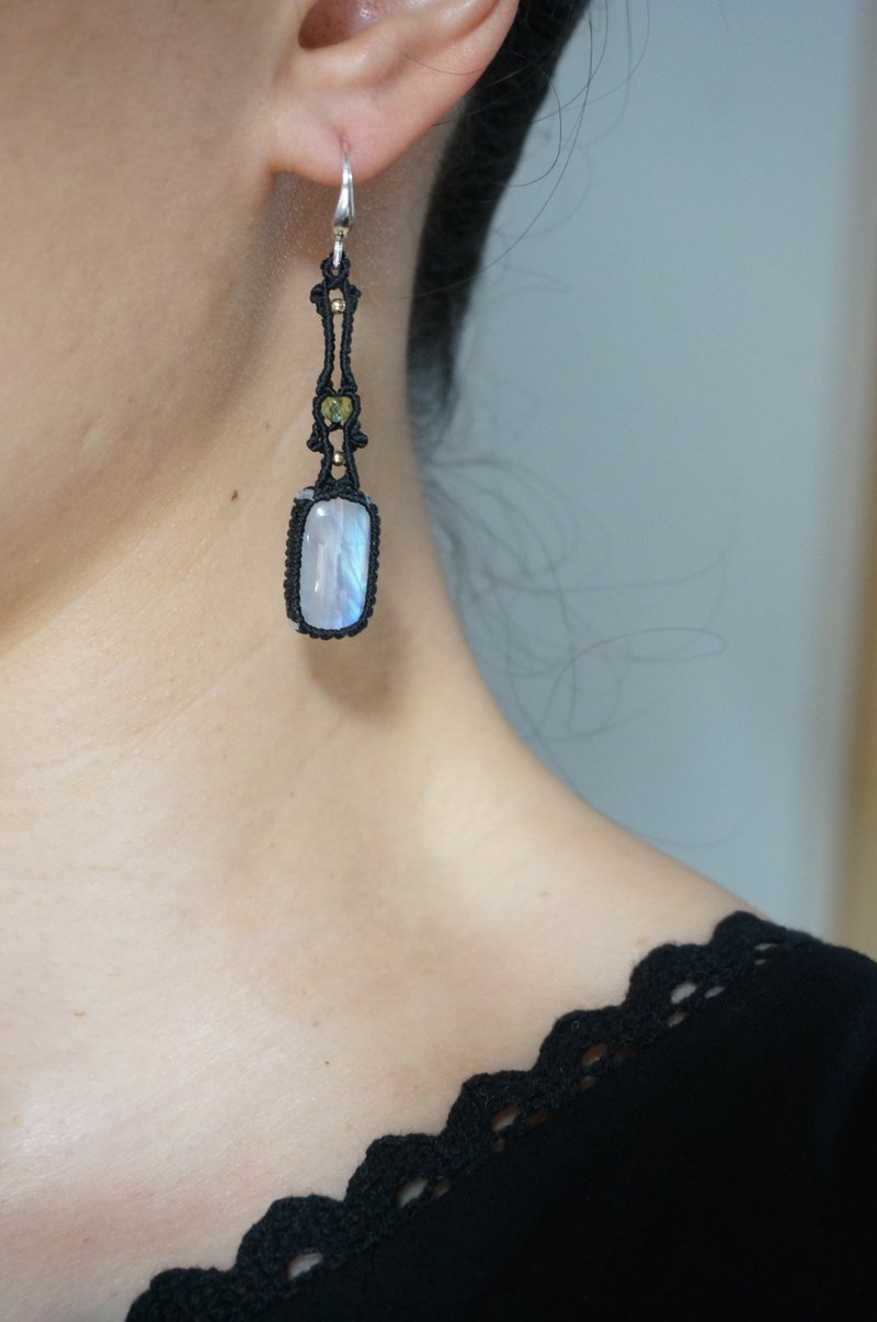 | 光明自性| MC設計原創.手工.編織.月光石太陽石耳環 - 耳環/耳夾/耳骨夾 - 半寶石 