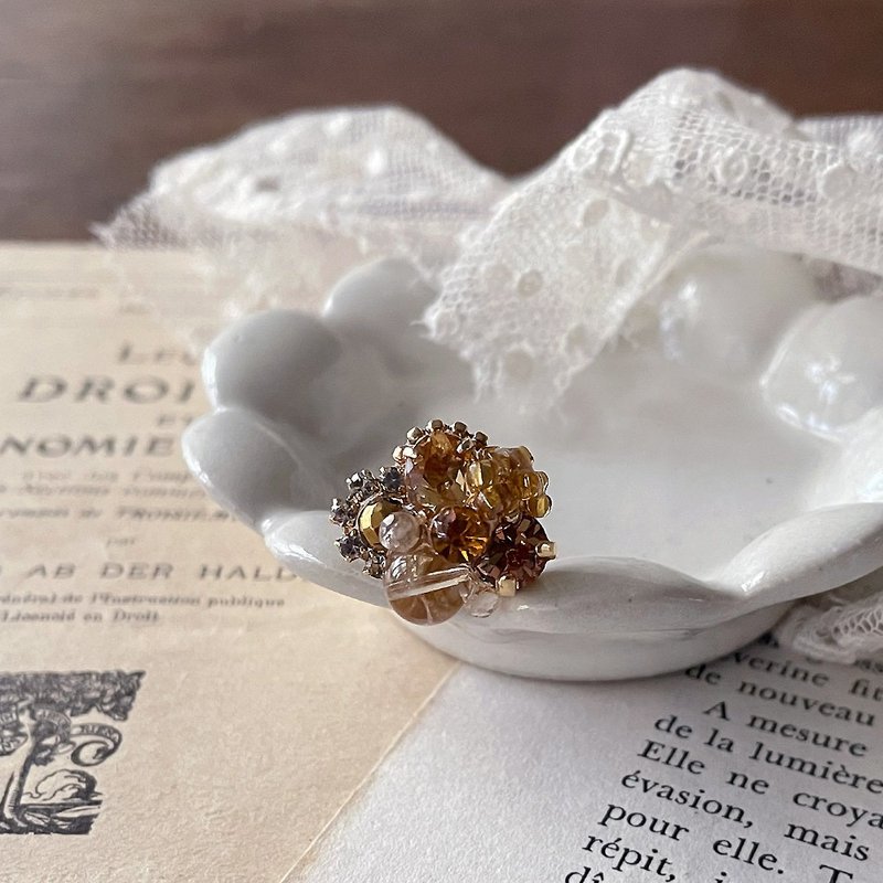 Bijou ring made of Gemstone quality citrine and antique beads/metal allergy friendly - แหวนทั่วไป - เครื่องเพชรพลอย สีเหลือง