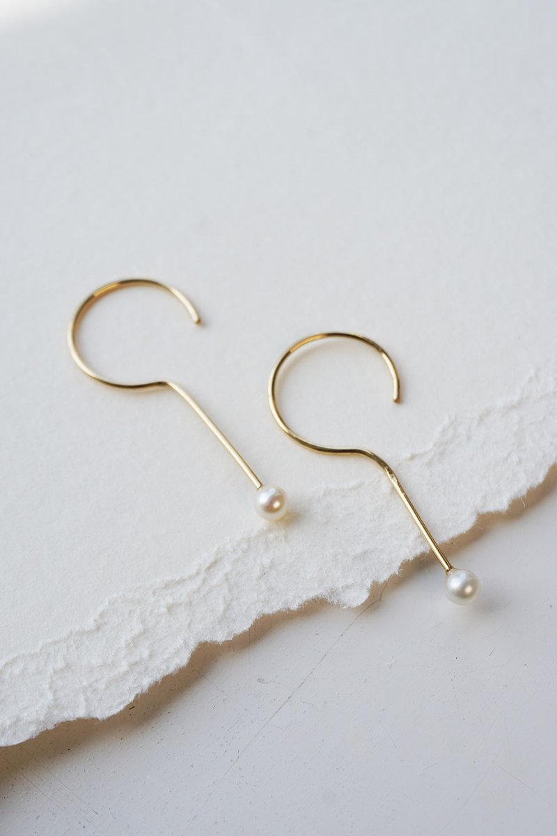 Perfect round freshwater pearl earrings gold-infused earrings 14Kgf Question mark earrings - Earrings & Clip-ons - Pearl White