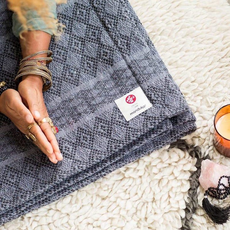 【Manduka】Cotton Blanket 瑜珈輔助毯 - Thunder - 運動/健身器材 - 棉．麻 藍色