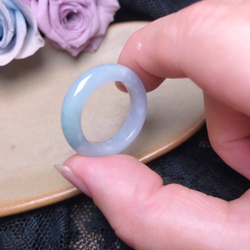 瓔珞珠寶盒 E.L.Jewelry Box 春帶彩翡翠戒指戒圈 | 國際15.5圍 | 天然緬甸玉A貨翡翠 | 送禮