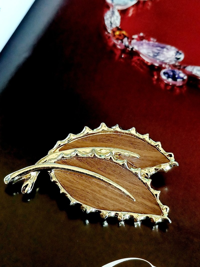 vintage jewelry SARAH COV 古典木紋雙葉 別針 胸針 - 胸針 - 其他金屬 