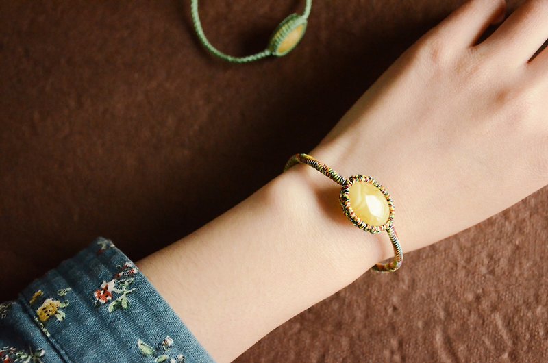[Wandering Poet] Amber Natural Amber Hundred Nectar Handmade Colorful Bracelet - สร้อยข้อมือ - เครื่องเพชรพลอย สีเหลือง
