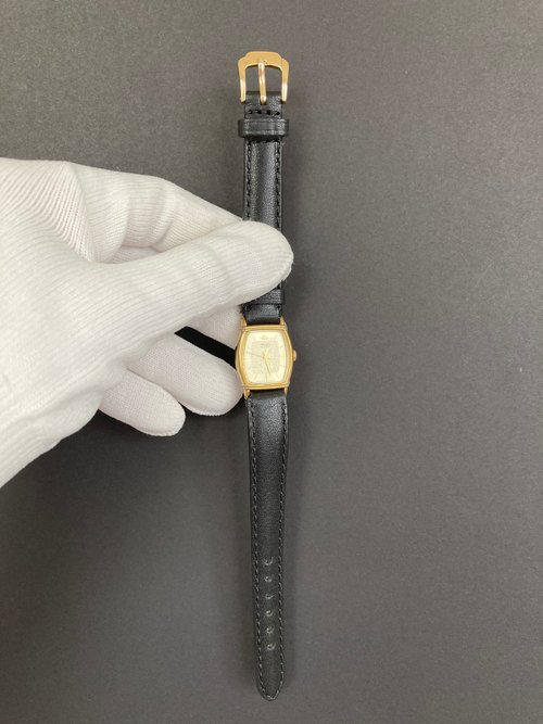 稼動品　SEIKO セイコー　ノイエ　トノー型　ゴールドケース　腕時計 稼動品 SEIKO セイコー ノイエ トノー型 ゴールドケース 腕時計