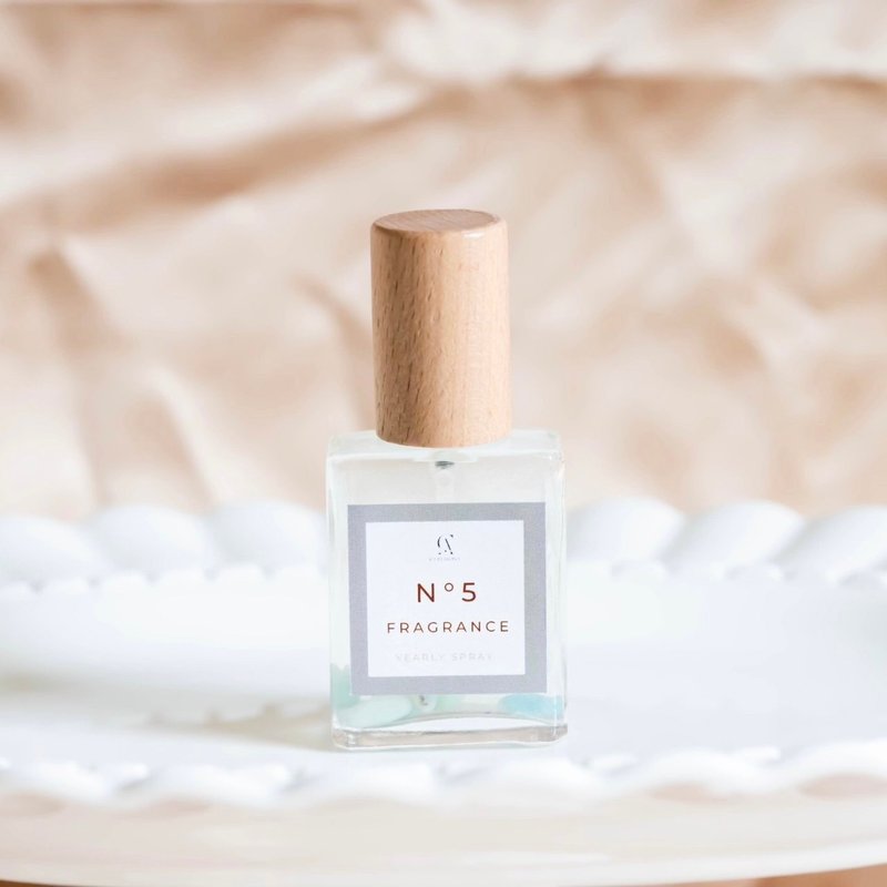 Liu Nian Bu Yun No. 5 Natural Essential Oil Crystal Energy Fragrance Spray - Fragrances - Essential Oils Transparent