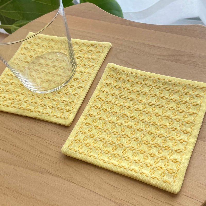 Set of 2 Sashiko Coasters, Grid, Yellow, Handmade, Embroidery, Square, Gift, Birthday, Kitchenware, Cafe, Japan, Cotton - ที่รองแก้ว - ผ้าฝ้าย/ผ้าลินิน สีเหลือง