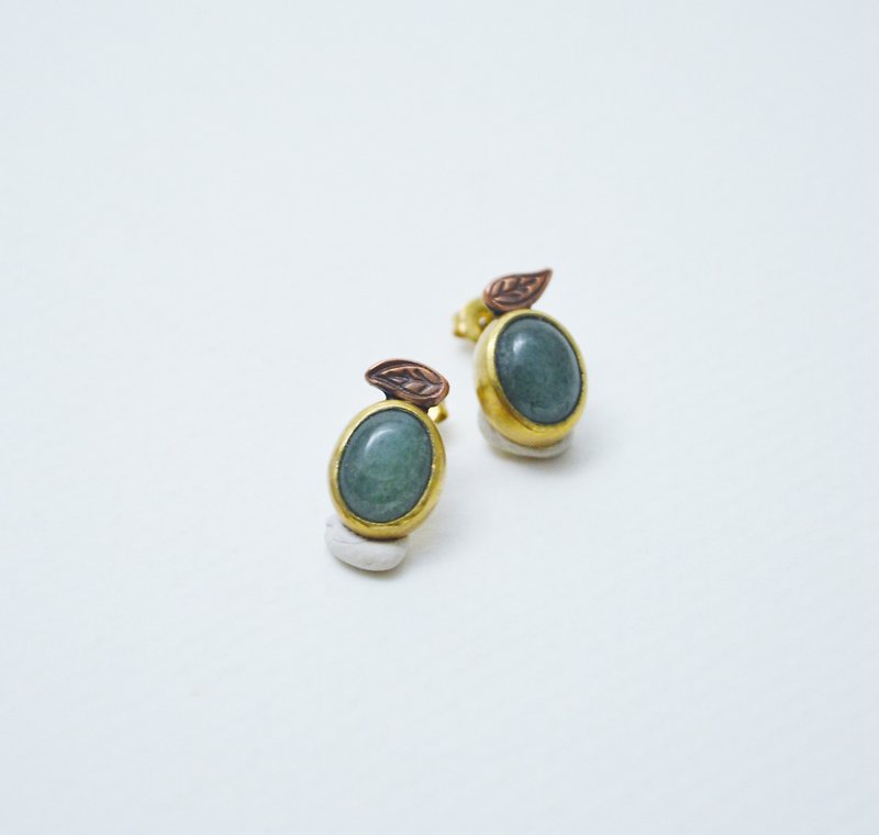 紅銅小葉子‧東菱玉‧黃銅耳釘(一對) - 耳環/耳夾 - 純銀 綠色