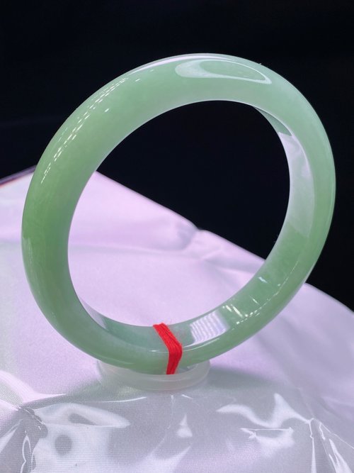 一念之間 緬甸老坑 天然A貨翡翠手鐲 圈口61.2MM 冰糯滿豆綠 編號03036