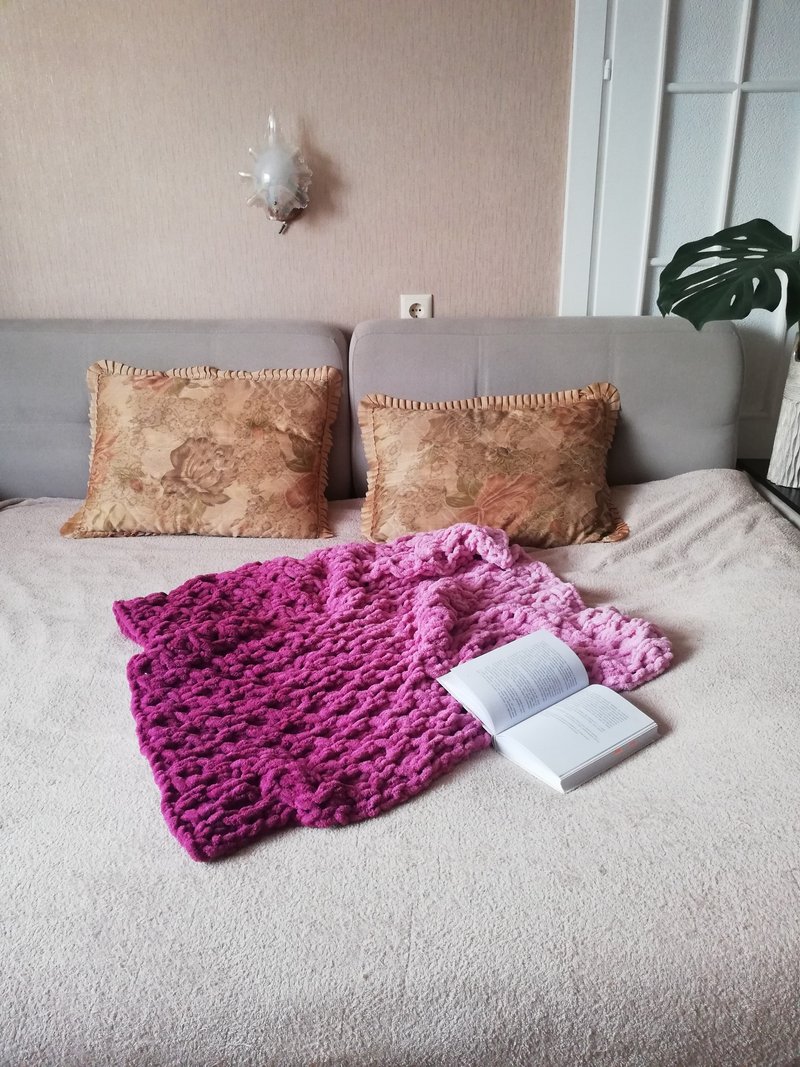 Pastel blanket handknitted chenille bedspread japandi decor - 棉被/毛毯 - 聚酯纖維 紫色