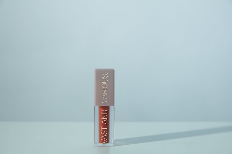 Three-in-one lip glaze Monet series M-2 coral orange - ลิปสติก/บลัชออน - วัสดุอื่นๆ สึชมพู