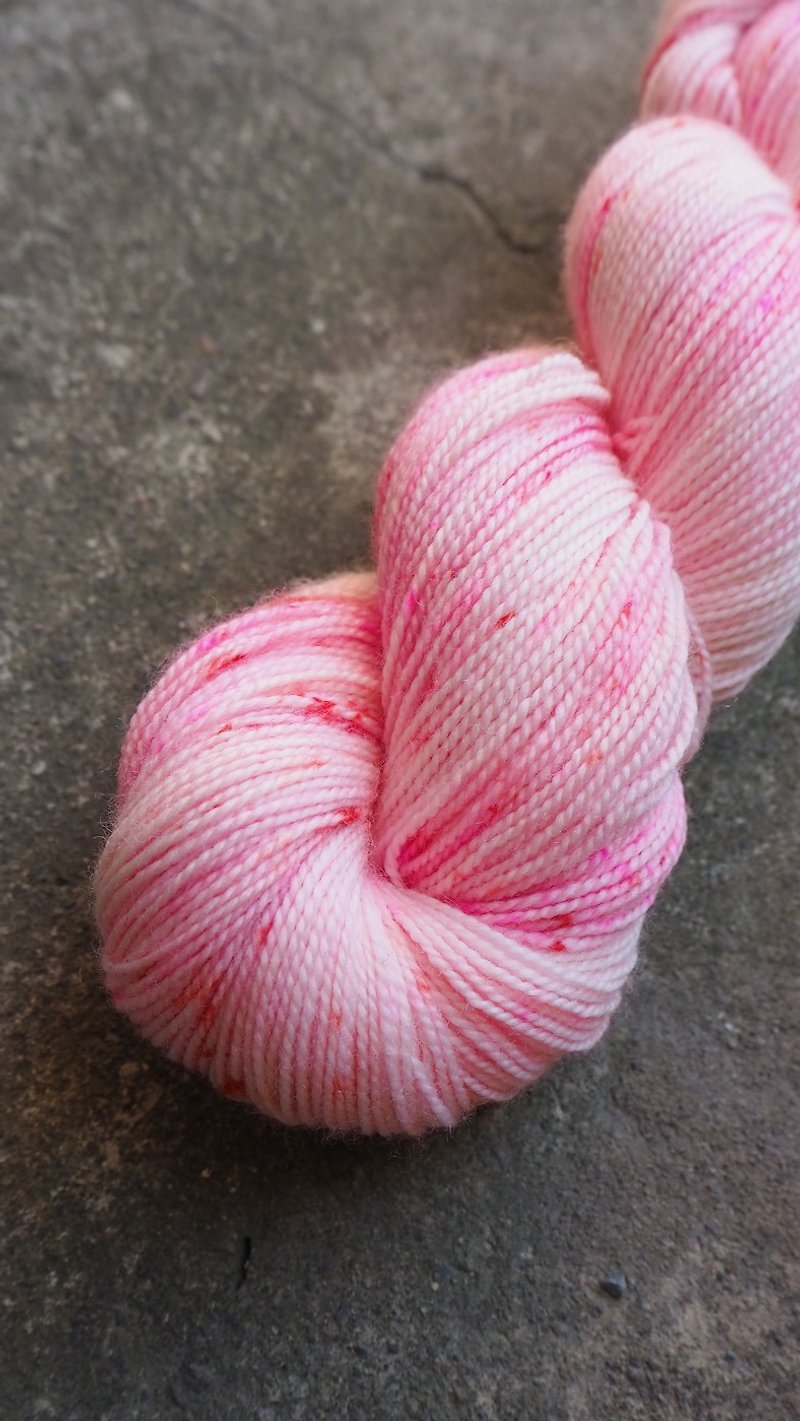 手染線。粉紅爆炸(Sock yarn/ 襪線) - 編織/羊毛氈/布藝 - 羊毛 粉紅色