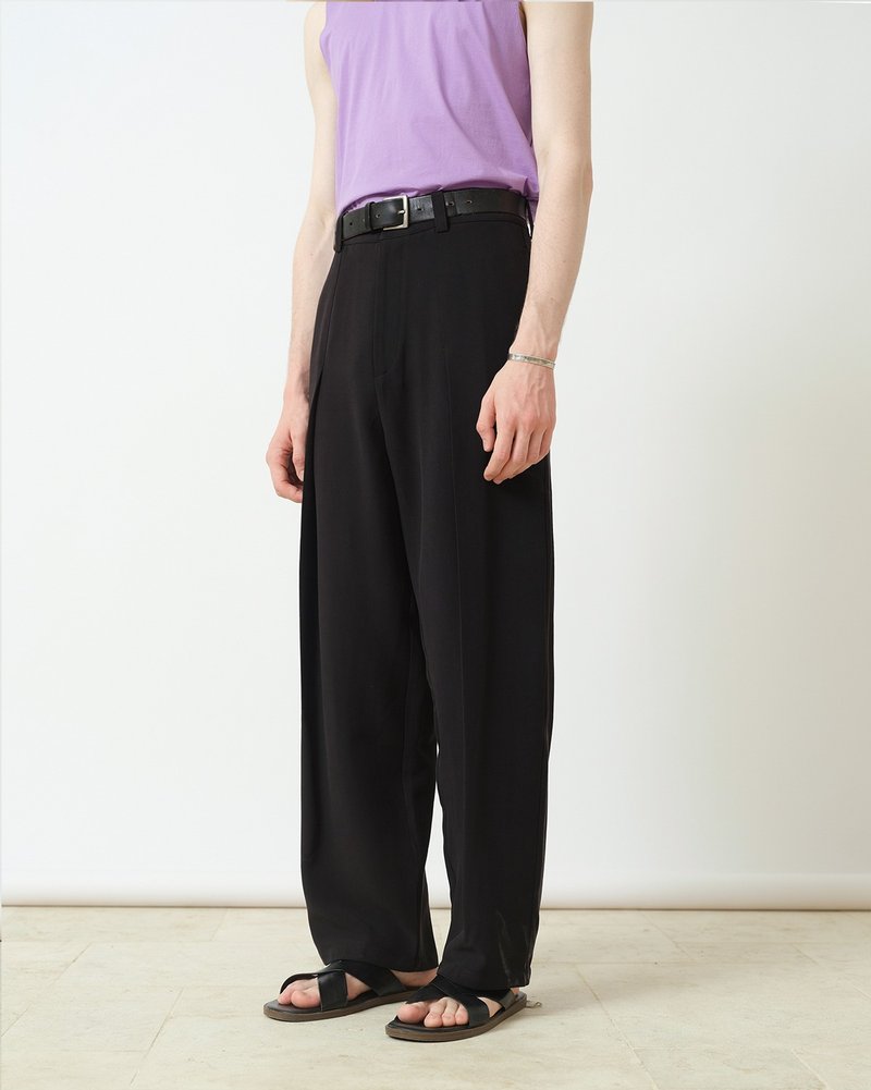 GRAINMUSTARD Glossy high waist silhouette pleated straight original men's drape casual trousers original - กางเกงขายาว - วัสดุอื่นๆ สีดำ