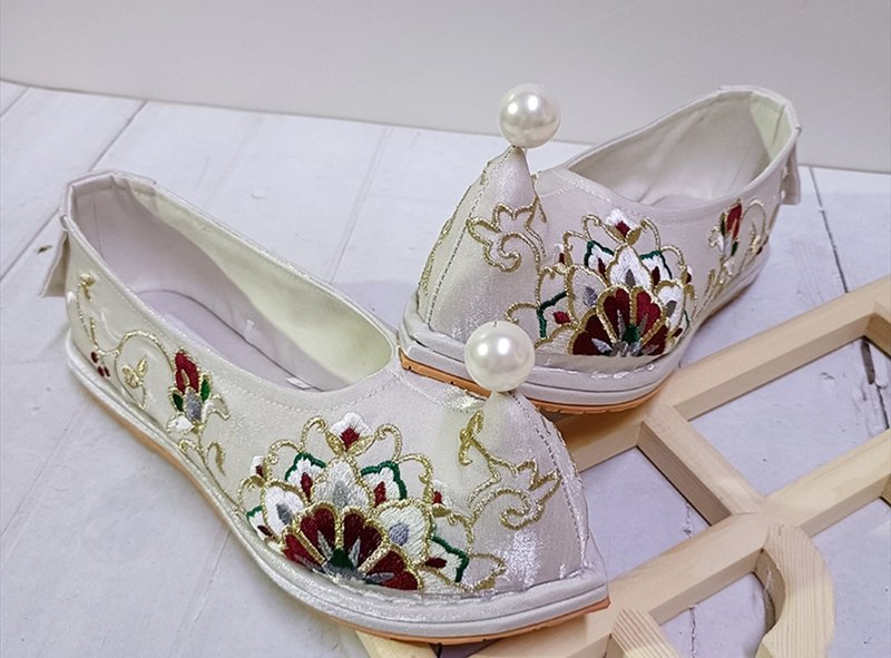 Xiu Tuanyuan Handmade Custom Silver Woven Tencel Bow Shoes Without Pearls and Pompoms - Other - Other Materials Silver