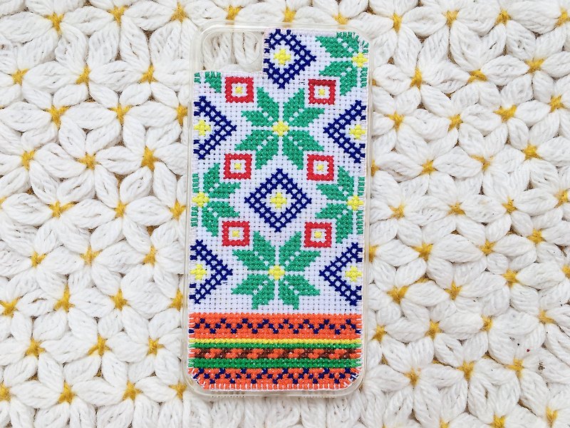 Cross stitch tribal colorful - เคส/ซองมือถือ - งานปัก หลากหลายสี