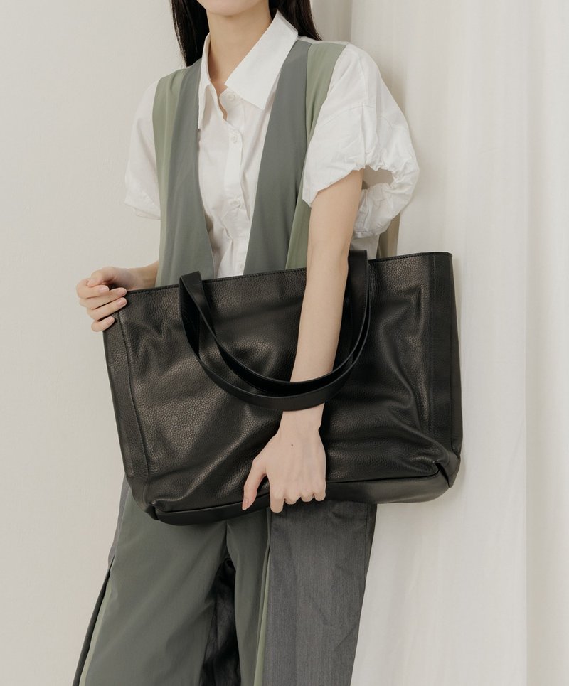 supportingrole genuine leather simple square silhouette tote bag black - กระเป๋าถือ - หนังแท้ สีดำ