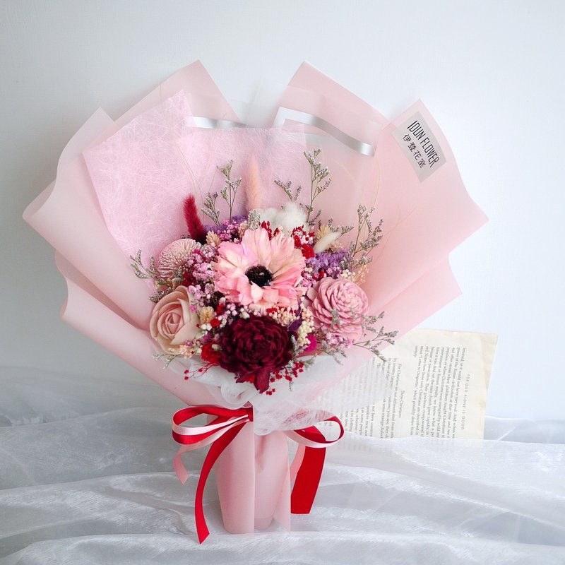 Eden Flower Room pink gerbera hand held dry bouquet - ช่อดอกไม้แห้ง - พืช/ดอกไม้ สึชมพู