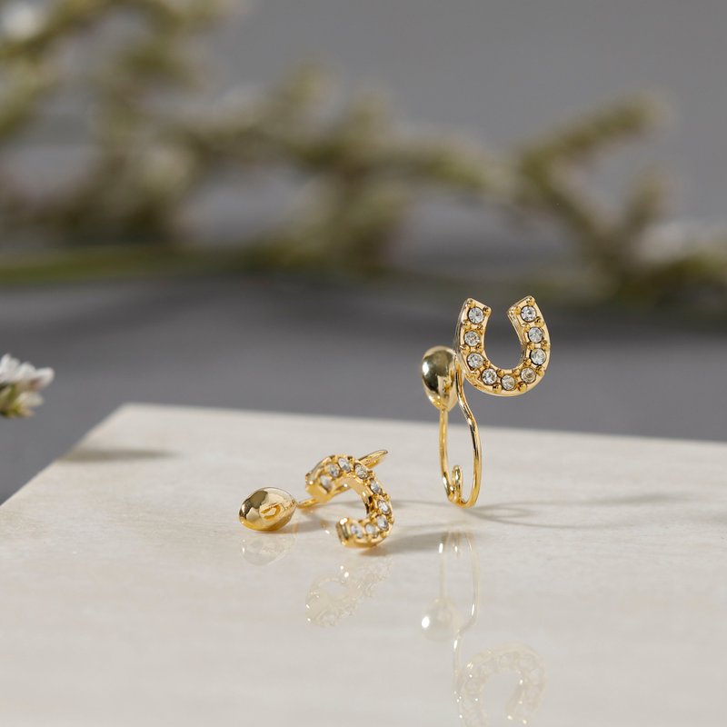 horseshoe loop-fit earring GD　ループフィットイヤリング　馬蹄　ラインストーン　ゴールド - 耳環/耳夾/耳骨夾 - 其他金屬 金色