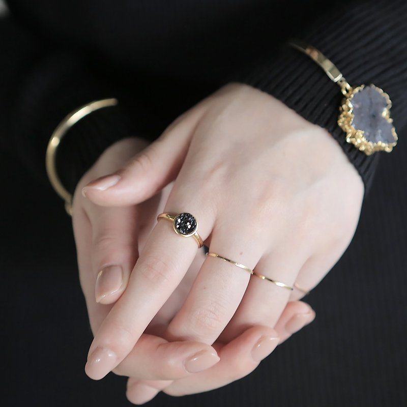 ESCA STUDIO • s925 Sterling Silver Natural Agate Crystal Ore Crystal Ring Ring (Spar Black) - แหวนทั่วไป - เครื่องเพชรพลอย สีดำ