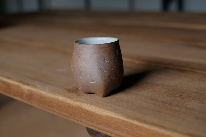 Water cup l Shell fossil l Pottery cup - แก้วมัค/แก้วกาแฟ - ดินเผา สีนำ้ตาล