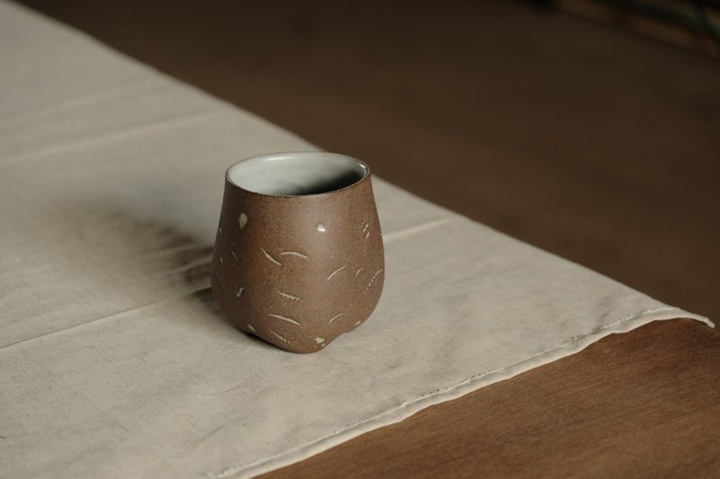 水杯 l 貝殼化石 l 陶杯 - 咖啡杯/馬克杯 - 陶 咖啡色