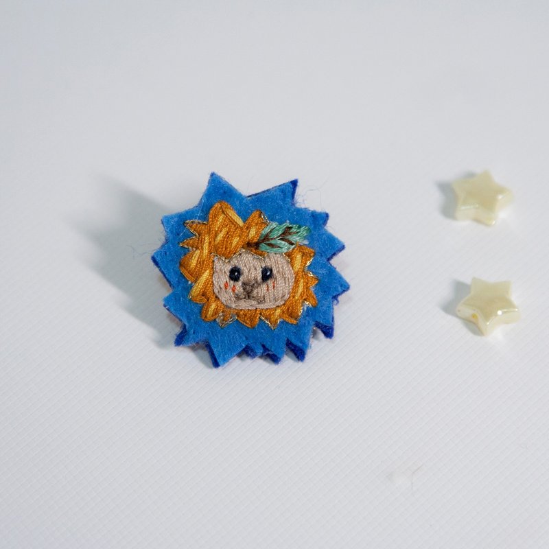Thread Brooches Yellow - Pin－Lion Leaf [hand embroidery] Limited item