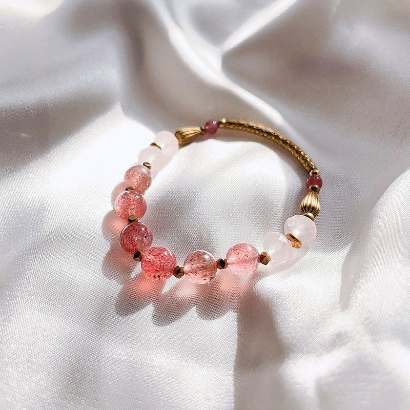 Rose Love│Pink Crystal Strawberry Crystal Hetian Jade Aquamarine Angel Stone Bronze Bracelet - สร้อยข้อมือ - เครื่องประดับพลอย สึชมพู