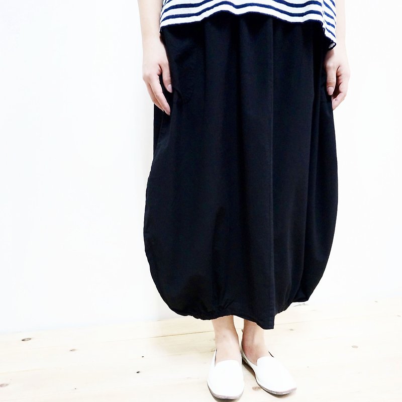 [MIT] Qi Wu eight 〇x cotton bud off big swing skirt nine points (black) - กระโปรง - ผ้าฝ้าย/ผ้าลินิน สีดำ