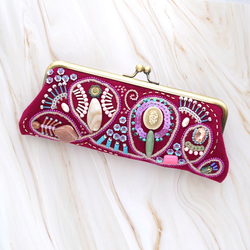 ビーズ刺繍のがま口眼鏡ケース ペンケース No.15 ビビッドピンク ウール素材 アートなギフトに最適 一点もの 母の日 敬老の日 クリスマスに - 眼鏡盒/眼鏡布 - 羊毛 粉紅色