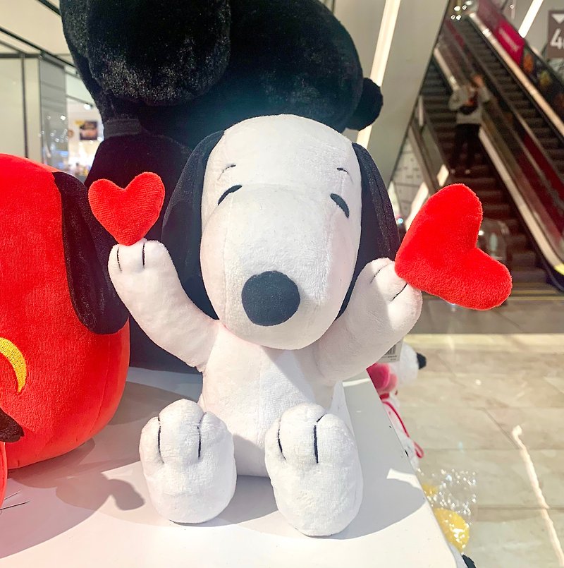 舉愛心 Snoopy 史努比 玩偶擺設 娃娃 史奴比 狗狗 - 公仔模型 - 聚酯纖維 紅色