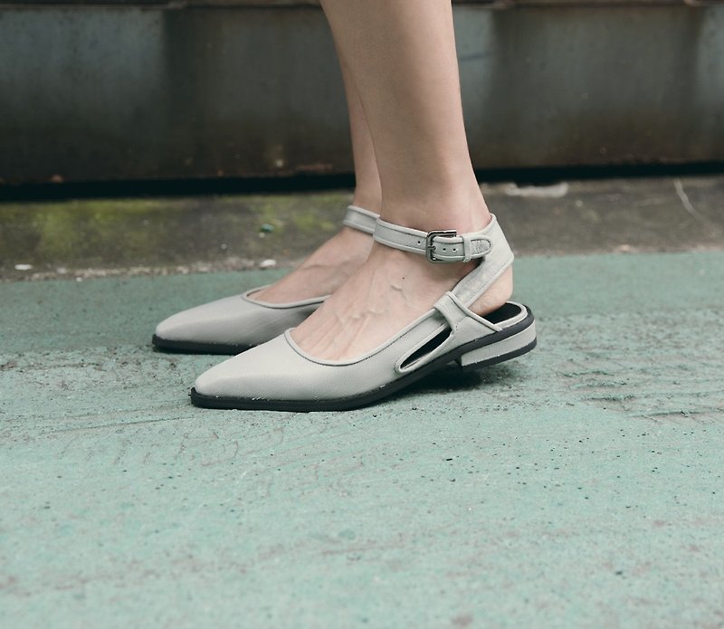 Jump color box line around leather flat shoes gray silver - รองเท้ารัดส้น - หนังแท้ สีเทา