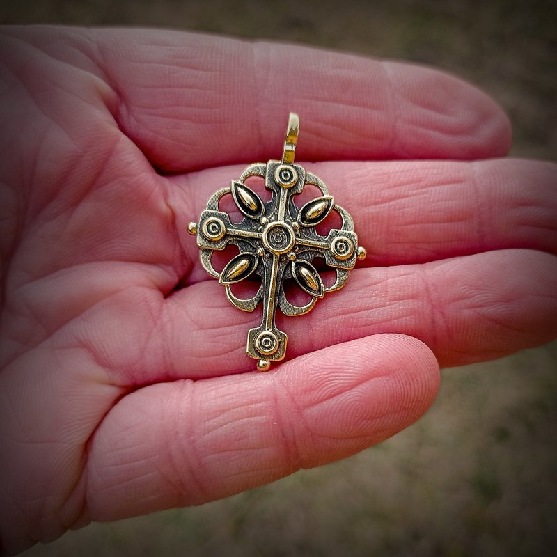 Handmade brass cross necklace pendant,Vintage Brass Cross,Rustic Brass Cross - 吊飾/掛飾 - 銅/黃銅 金色