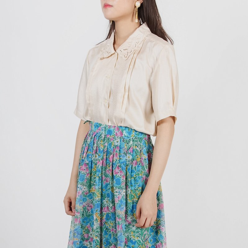 [Earth Plant] cream embroidered collar short-sleeved vintage shirt - เสื้อเชิ้ตผู้หญิง - เส้นใยสังเคราะห์ 