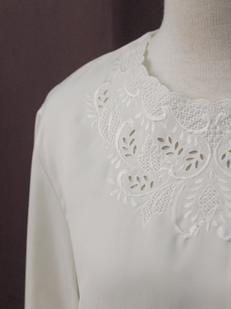 復古日本製典雅大花朵刺繡圓領白色幾何長袖古著襯衫 - 恤衫 - 聚酯纖維 白色