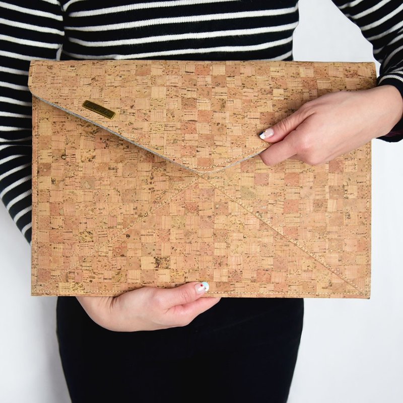 [Feel Cork] Gift Clutch Bag/Envelope Bag (Flat/A4 Storage)-Classic Plaid - Clutch Bags - Cork & Pine Wood Khaki